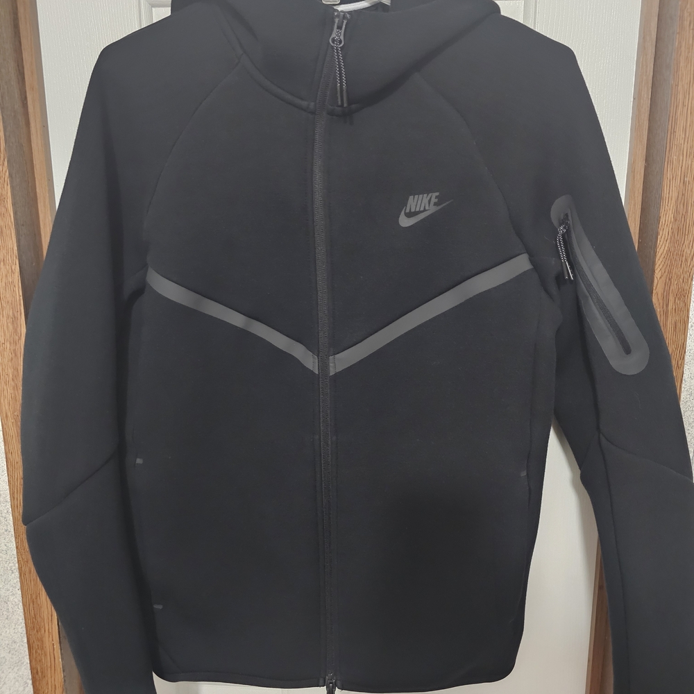 Nike Tech  Fleece Windrunner Black Full-Zip Hoodie